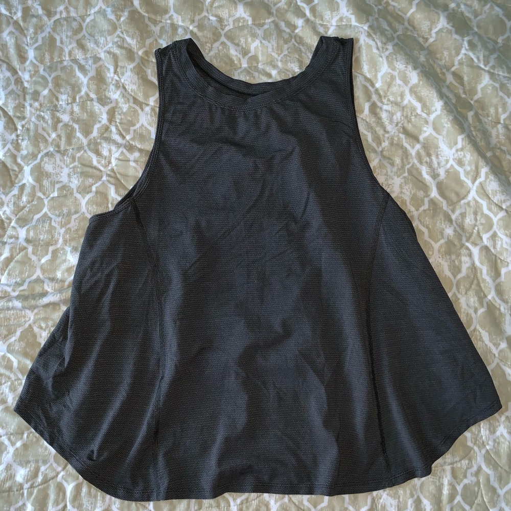 LULULEMON tank ✨BUNDLE 2 or more items to SAVE ✨